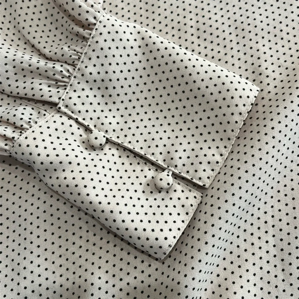 Adrianna Papell Blush Pink w/ Black pattern Long Sleeve V-neck Blouse Size Med.